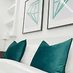 Ξενοδοχείο με διαμερίσματα The Boutique - Bande Nere M1 Metro Direct To Duomo & San Siro - Center 4*