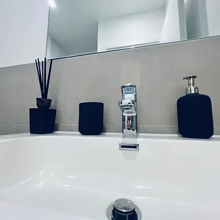The Boutique - Hebrew Quarter * 밀라노